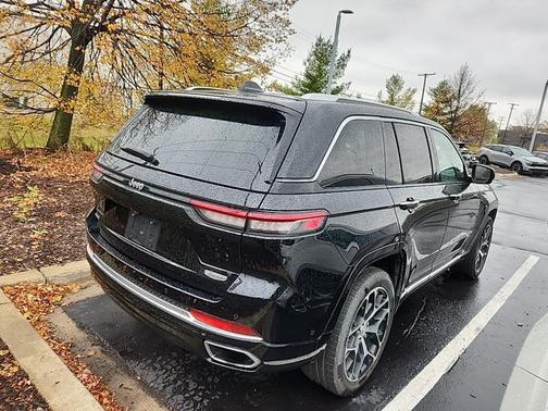 2023 Jeep Grand Cherokee Summit