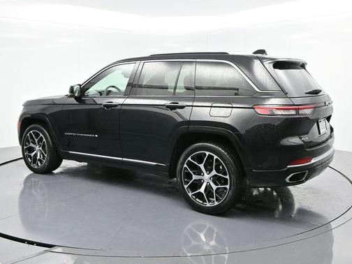 2023 Jeep Grand Cherokee Summit