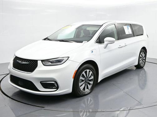 2022 Chrysler Pacifica Hybrid Touring L
