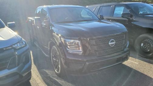 2023 Nissan Titan SV