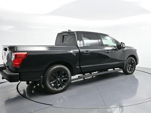 2023 Nissan Titan SV