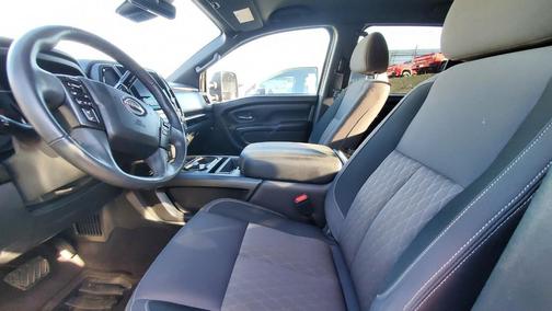 2023 Nissan Titan SV