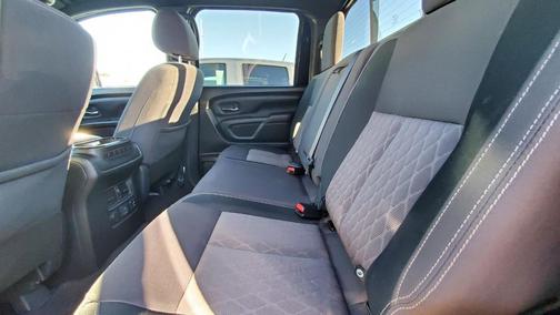 2023 Nissan Titan SV