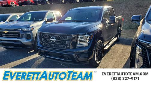 2023 Nissan Titan SV