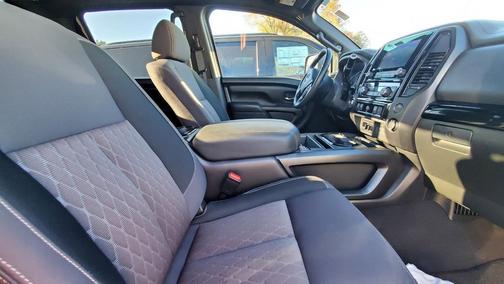 2023 Nissan Titan SV