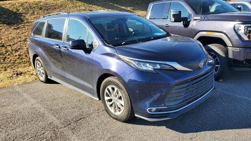2022 Toyota Sienna XLE