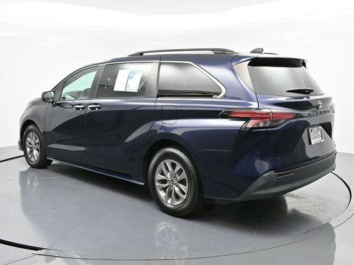 2022 Toyota Sienna XLE