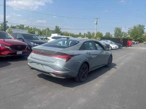 2022 Hyundai ELANTRA SEL