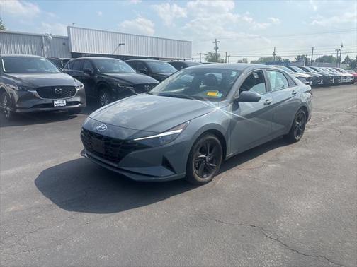 2022 Hyundai ELANTRA SEL