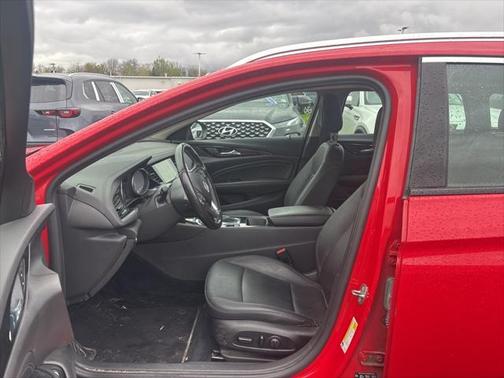 2018 Buick Regal TourX Essence