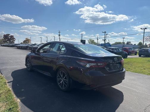 2022 Toyota Camry Hybrid XLE
