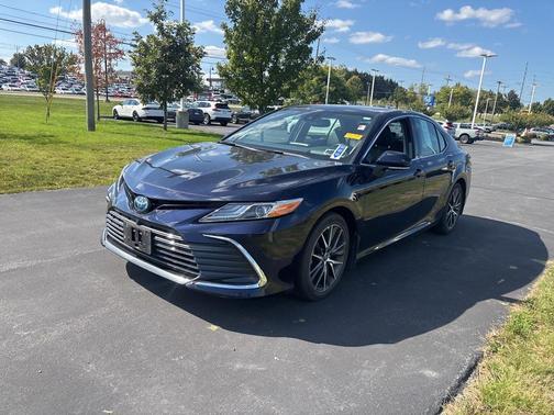 2022 Toyota Camry Hybrid XLE