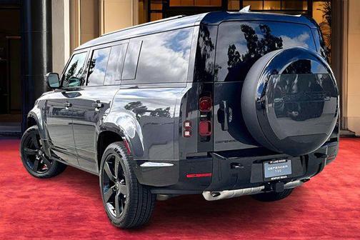 2025 Land Rover Defender 130 P400 X-Dynamic SE