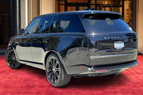 2025 Land Rover Range Rover P530 SE