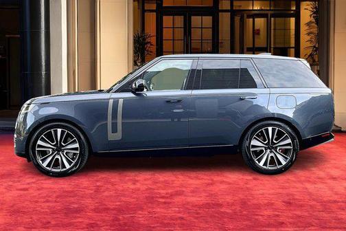 2026 Land Rover Range Rover P550e SE