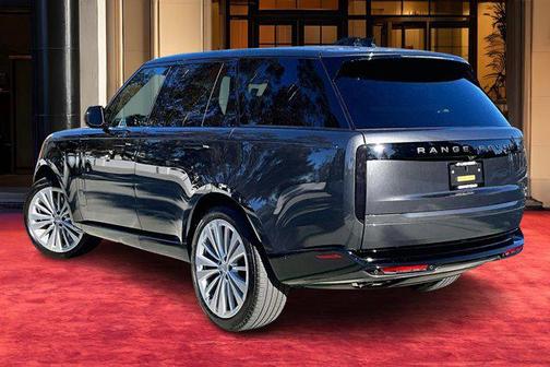 2025 Land Rover Range Rover P530 SE