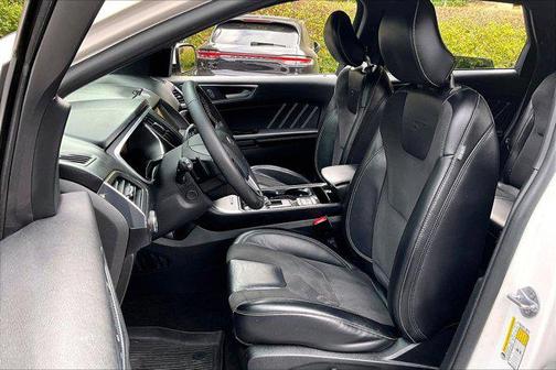 White Platinum Metallic Tri-Coat 2019 Ford Edge ST