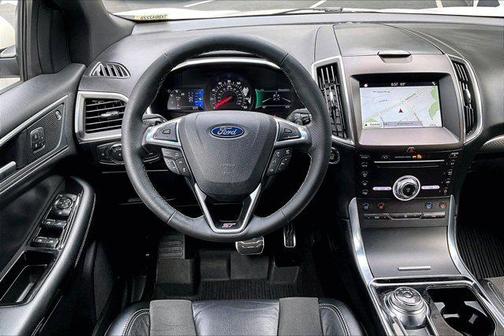 White Platinum Metallic Tri-Coat 2019 Ford Edge ST