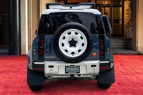2025 Land Rover Defender 110 P300