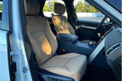 2025 Land Rover Discovery P360 Dynamic SE