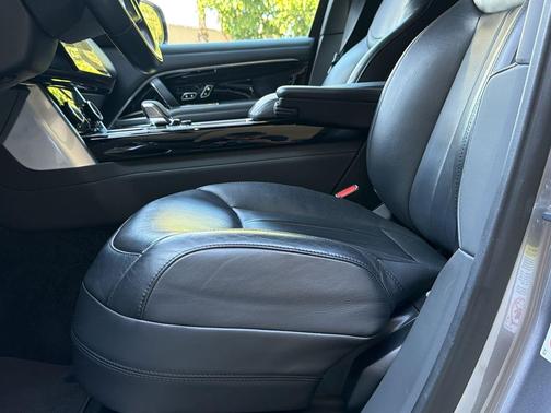 Eiger Grey Metallic 2023 Land Rover Range Rover P530 SE