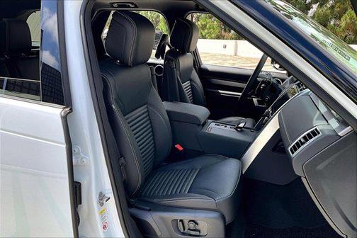 2025 Land Rover Discovery P300 Dynamic SE