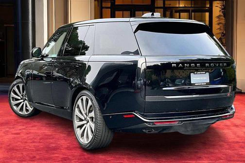 2025 Land Rover Range Rover P530 SE
