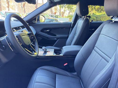 Seoul Pearl Silver Metallic 2026 Land Rover Range Rover Evoque Dynamic SE