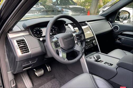 1ag/Black 2026 Land Rover Discovery Gemini Edition