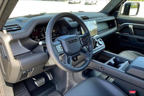 2025 Land Rover Defender P635 OCTA