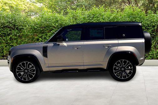 2025 Land Rover Defender P635 OCTA