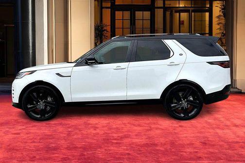 2025 Land Rover Discovery P300 Dynamic SE