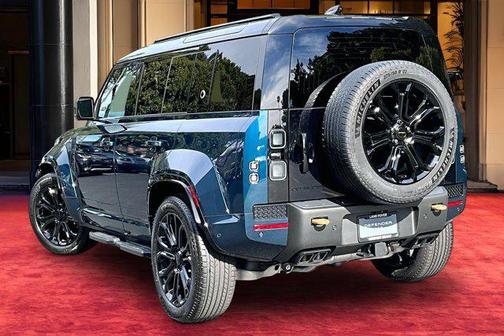 2026 Land Rover Defender P635 OCTA