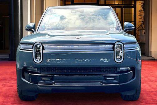 2025 Rivian R1S Premium Tri Motor Max Pack