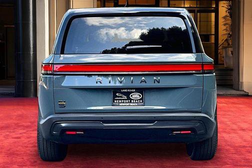 2025 Rivian R1S Premium Tri Motor Max Pack