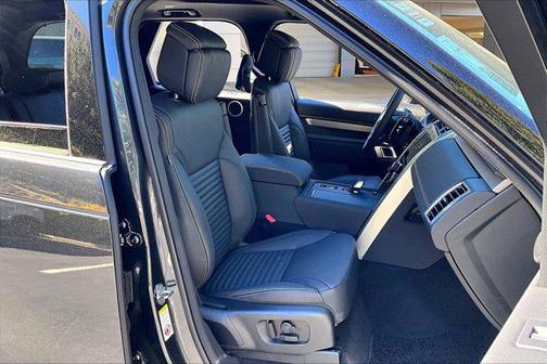 2026 Land Rover Discovery Gemini Edition