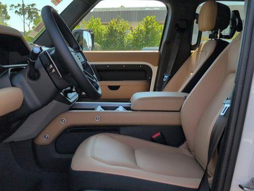 1aa/White 2026 Land Rover Defender 110 V8