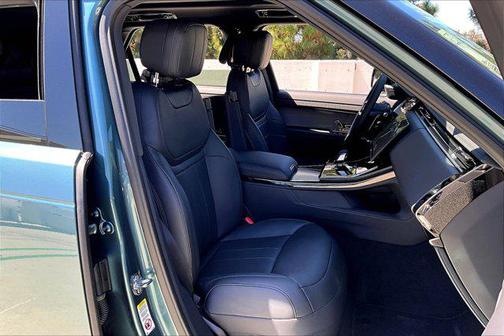 2025 Land Rover Range Rover Sport SE