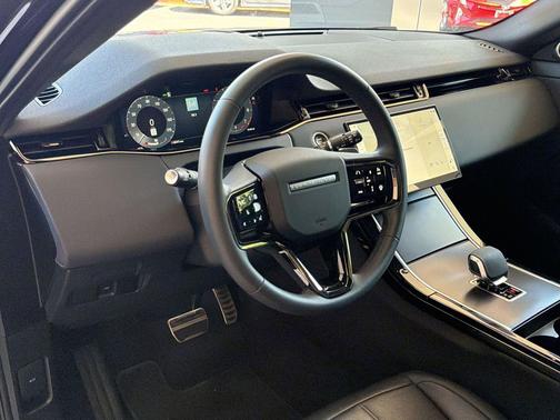 Santorini Black Metallic 2026 Land Rover Range Rover Evoque Dynamic SE
