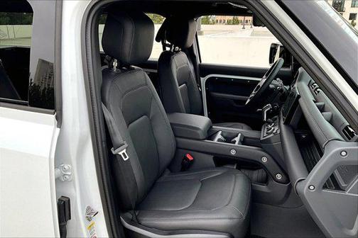2025 Land Rover Defender 130 P400 S