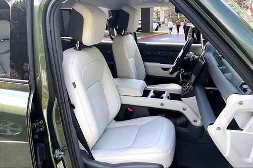 2026 Land Rover Defender P400 X-Dynamic SE
