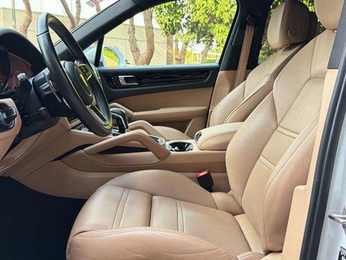 White 2023 Porsche Cayenne S