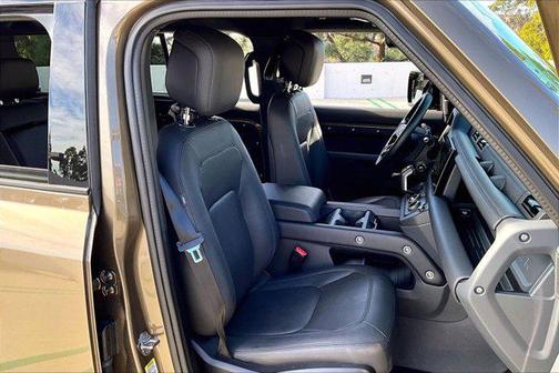 2025 Land Rover Defender 110 P400 S