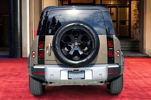 2025 Land Rover Defender 110 P400 S