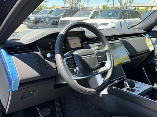Santorini Black 2026 Land Rover Range Rover P550e SE