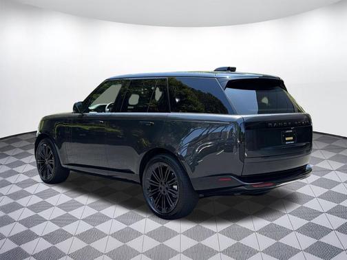 Carpathian Grey Premium Metallic 2026 Land Rover Range Rover P400 SE