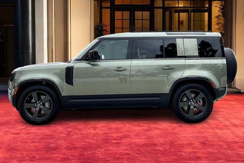 2025 Land Rover Defender 110 P300