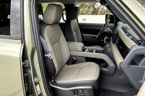 2025 Land Rover Defender 110 P300