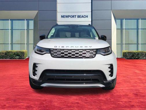 1aa/White 2026 Land Rover Discovery Gemini Edition