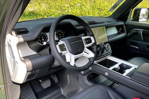 Woolstone Green Metallic 2026 Land Rover Defender P400 X-Dynamic SE